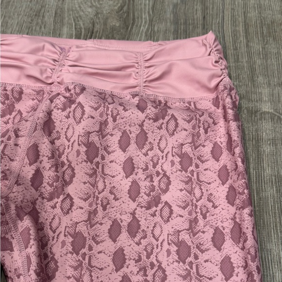 New Mint and Lilac Pink Snake Pattern Small Pink B26 - Picture 2 of 3